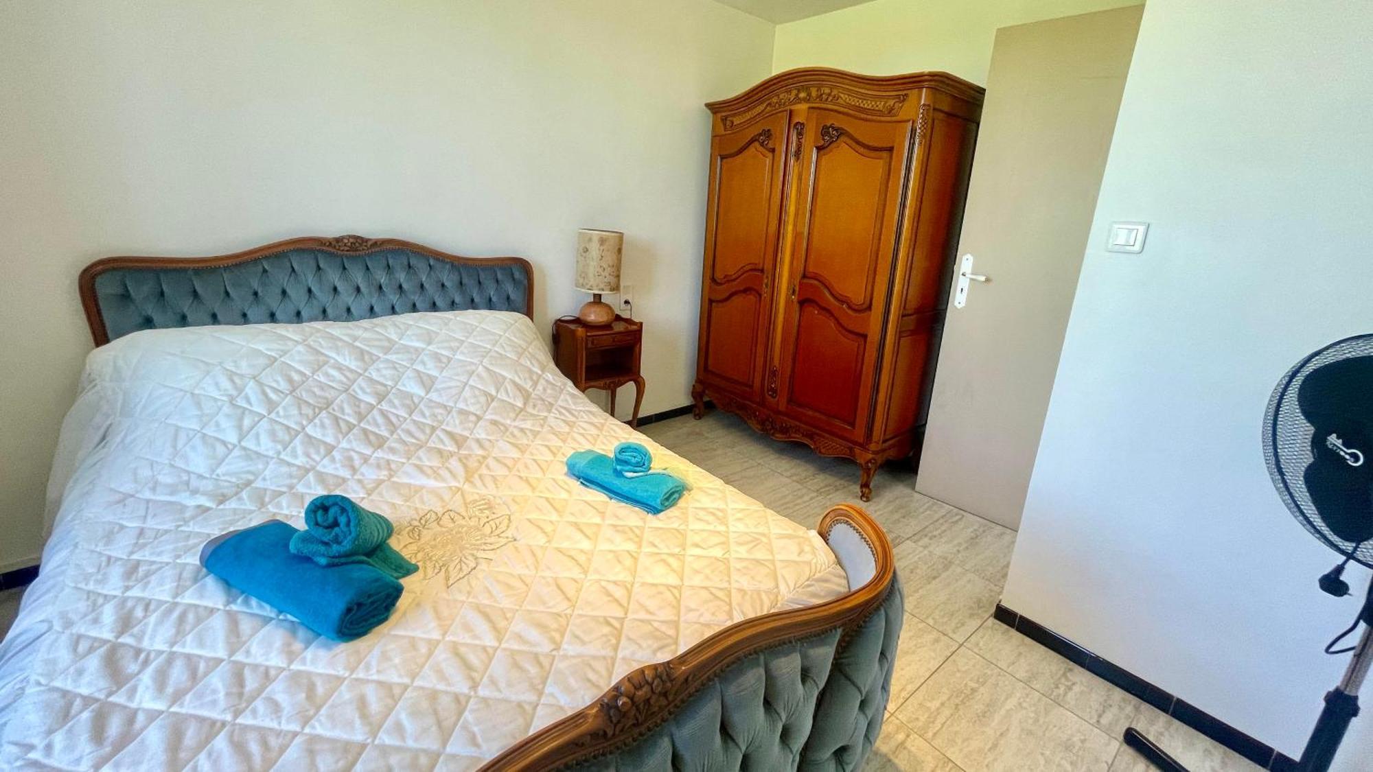 Rendez-Vous Avec Les Cigales - Gite 6 Personnes 100M2 - Piscine Privee - Climatisation Cheval-Blanc ภายนอก รูปภาพ